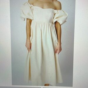 Midi XL cream bump friendly dress